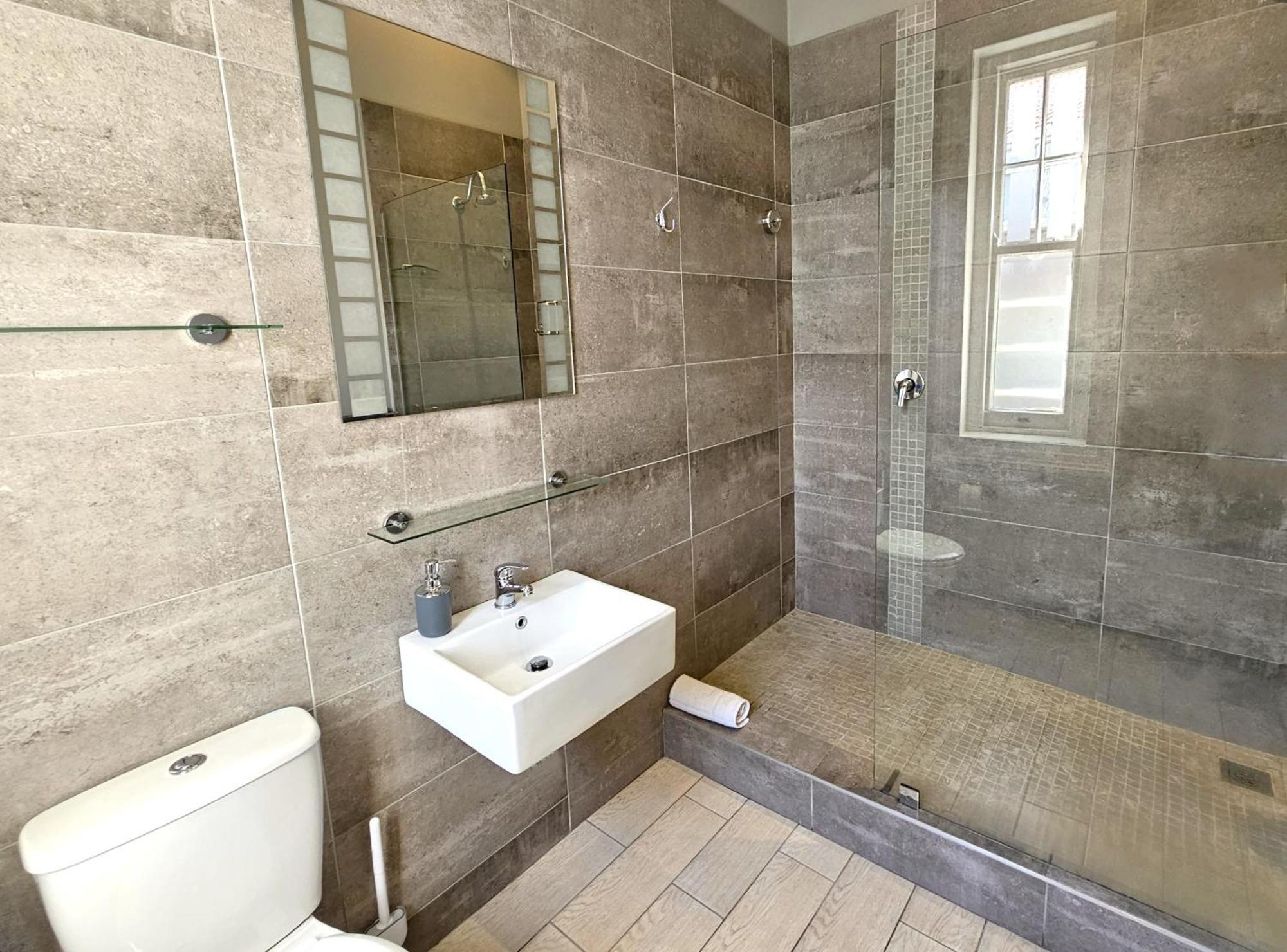 4 On Varneys Guest House Cape Town Exterior foto